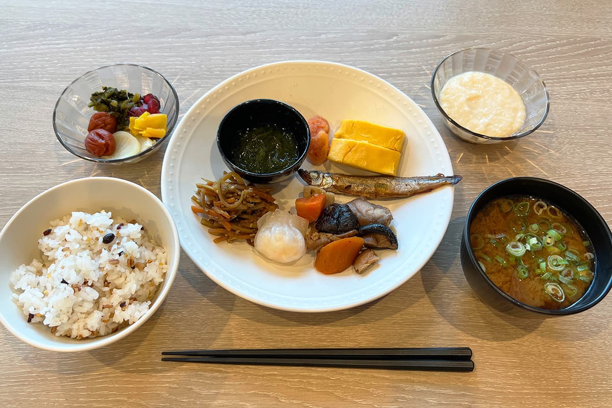 朝食